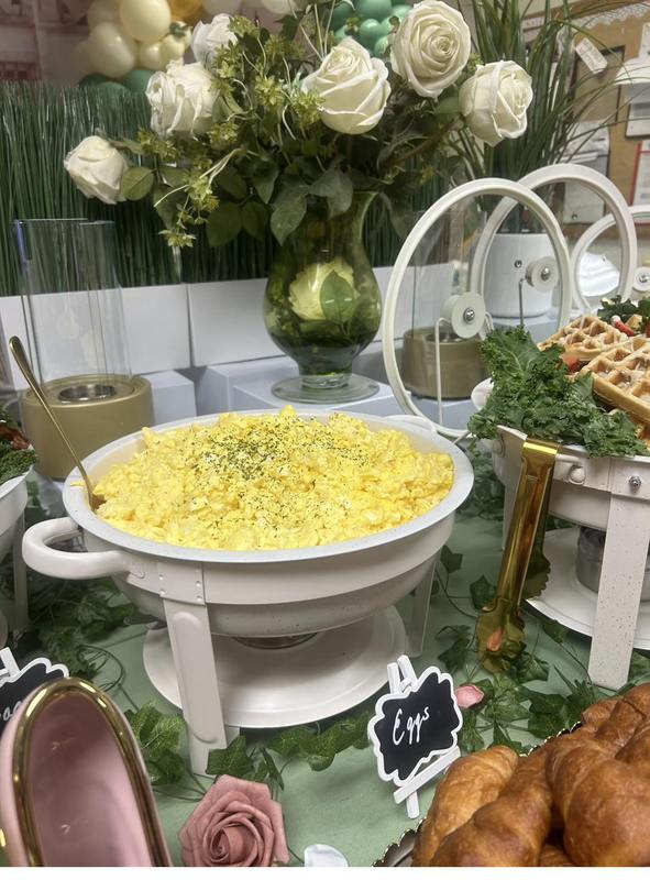 Flavor and Flair Catering elegant brunch scrambled eggs in white chafing dish with white rose centerpiece